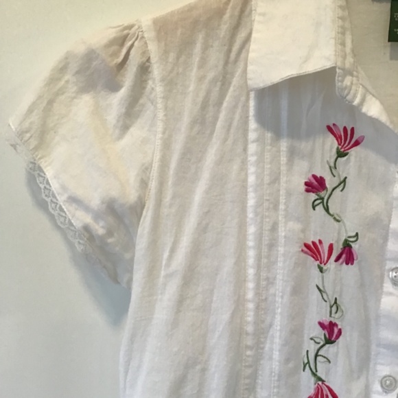 White Embroidered Blouse size Medium - Picture 2 of 2